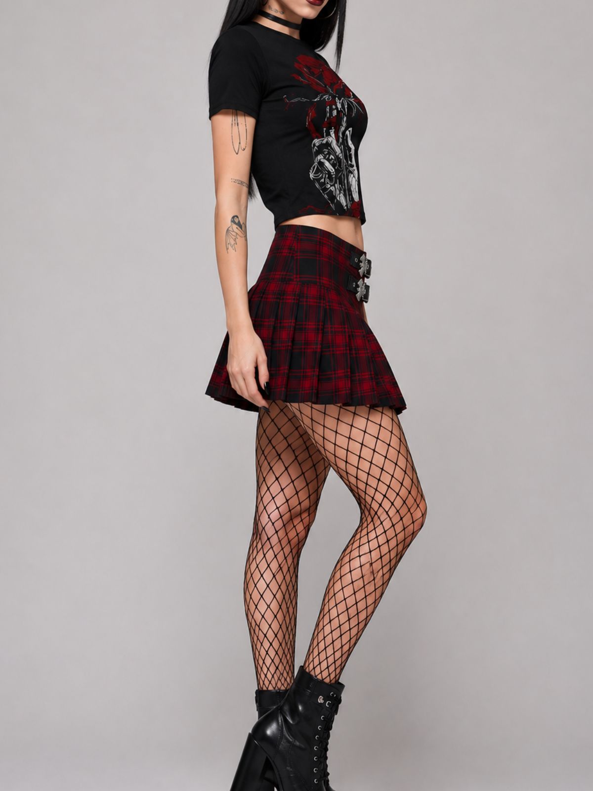 Dark Gothic Holding Red Roses Casual Short-Sleeve T-Shirt